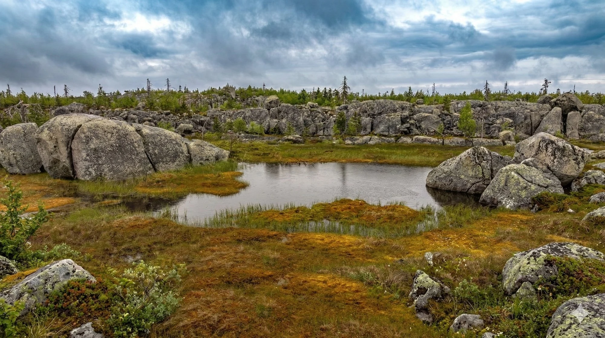 Озеро Глаз Воттоваары — священное озеро на горе Воттоваара в Карелии