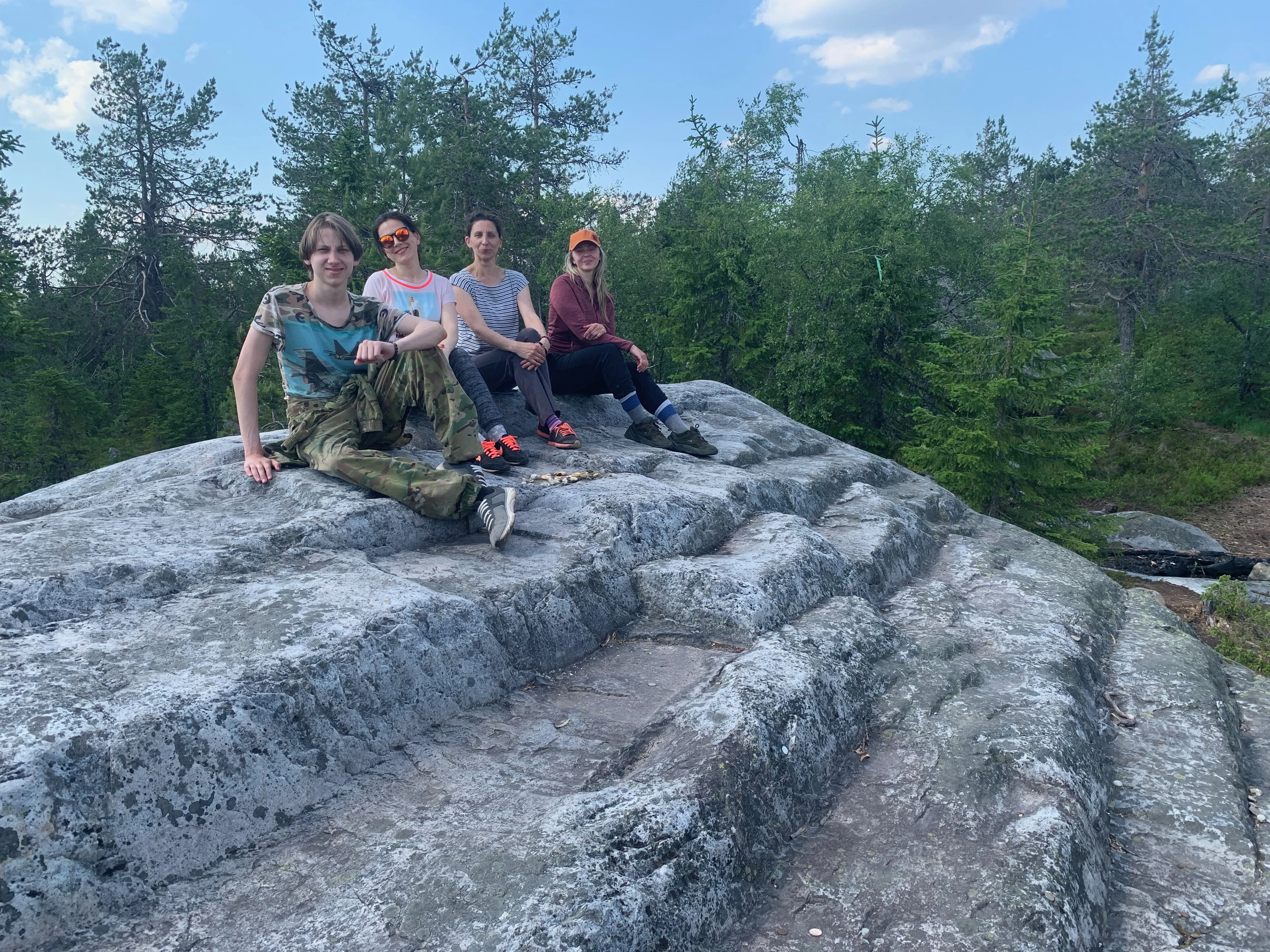 Ступени крупным планом — следы обработки камня